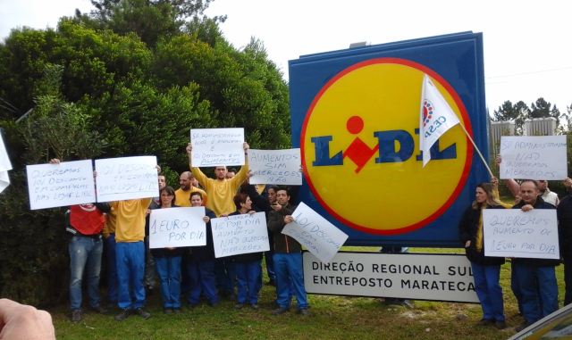 Lidl: Trabalhadores vão ter de “dar um porco para receber um chouriço”