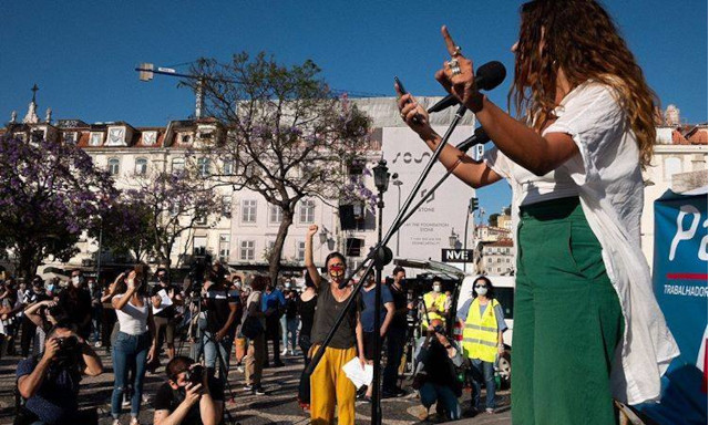Nem Parados Nem Calados Para uma Cultura com Futuro Por um Futuro com Cultura