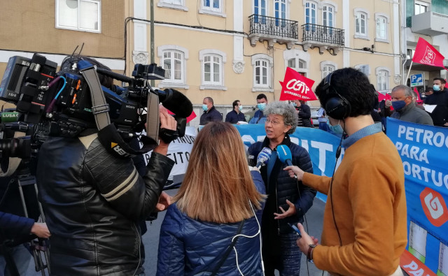 Luta em defesa da refinaria do Porto leva protesto ao Primeiro ministro Isabel Camarinha
