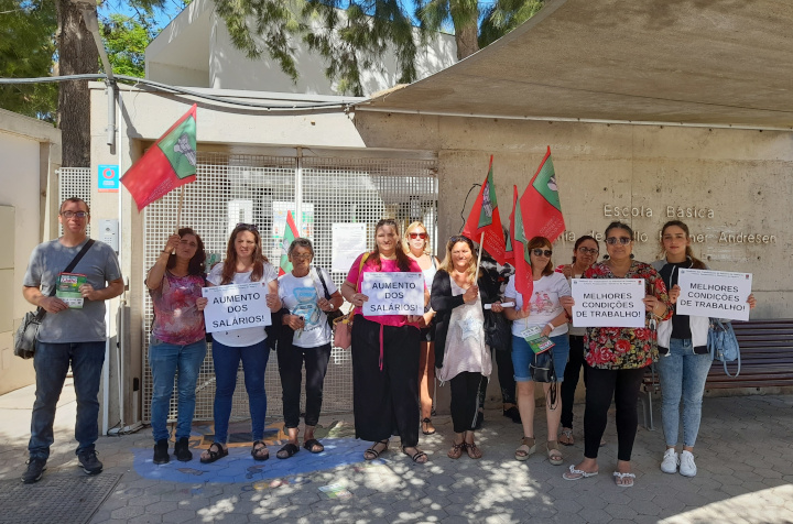 Trabalhadoras das cantinas escolares de Lagos em luta