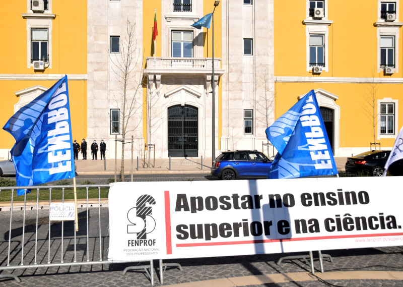FENPROF exige compromisso do governo no combate à precariedade dos docentes do ensino superior