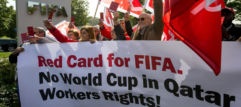 trabalhadores da construção nas infra-estruturas do Campeonato do Mundo de Futebol, em 2022, no Qatar