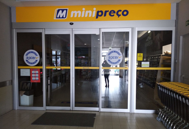 loja minipeço almada encerrada 00